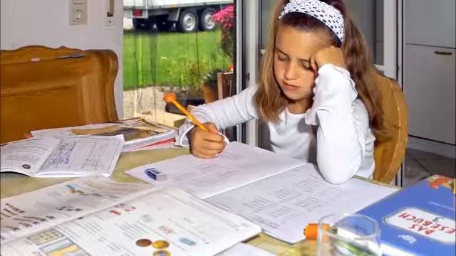 И слава лебедью плыла смотреть онлайн