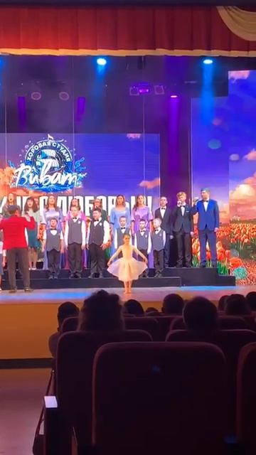 ОТЧЕТНЫЙ КОНЦЕРТ ХОРОВАЯ СТУДИЯ ,,ВИВАТ' ПЕСНЯ:  ПРЕКРАСНОЕ ДАЛЕКО ' И  СИЯНИЕ...