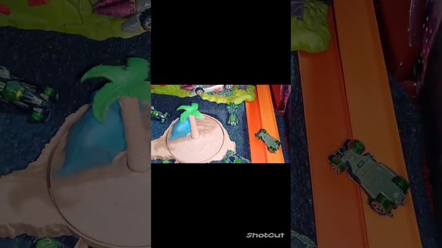 Hot wheels Acceleracers "Rivited" vs "El Triceratops" смотреть онлайн