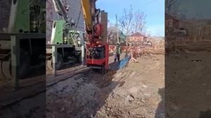 Погружение шпунта Ларсена. Аренда спецтехники тел. +7 (985) 185-77-77.