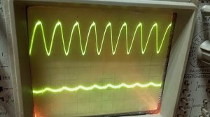 Усилитель LNA9037BAT на низкой частоте 145 кГц не даёт усиления. Верхний - вход, нижний выход. Схема