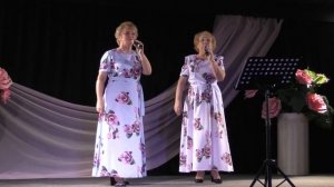 Рябина над рекой склонилась