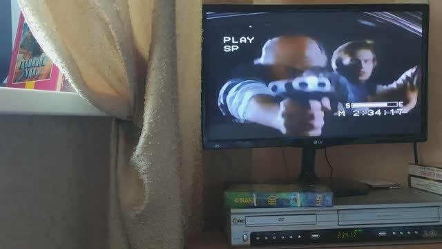 Что на видеокассетах. Часть 4. Шесть кассет VHS с барахолочки. Попался культовый фильм.