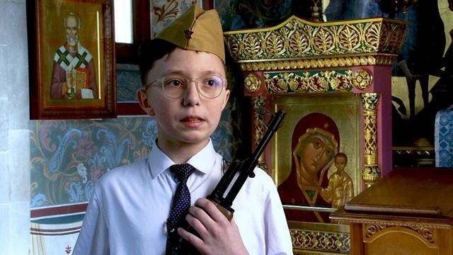 «Защитник Отечества» – читает воспитанник воскресной школы «Радовесть» Лев Селезнев. смотреть онлайн