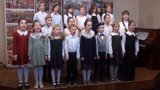 «Завет Суворова» (муз. Ю. Слонова, сл. В. Малкова) в исполнении хора воскресной школы «Радовесть». смотреть онлайн