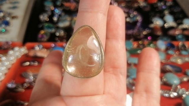 Украшения из натуральных и выращенных камней серебра и посеребрения.