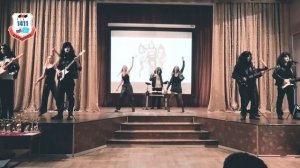 Рок-коллектив 9А и Агния Космачева (6В) с композицией   I Was Made For Lovin' You