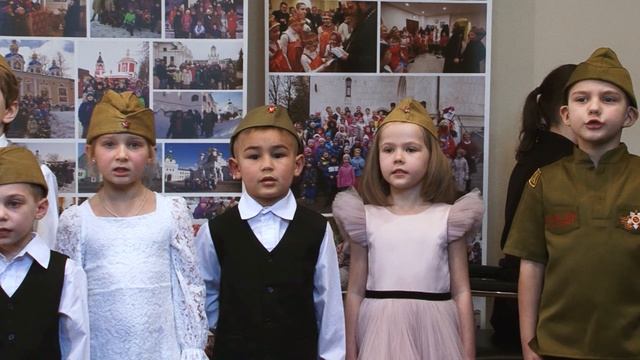«Наша Родина сильна» (муз. А. Филиппенко, сл. Т. Волгиной) в исполнении хора воскр/школы «Радовесть» смотреть онлайн