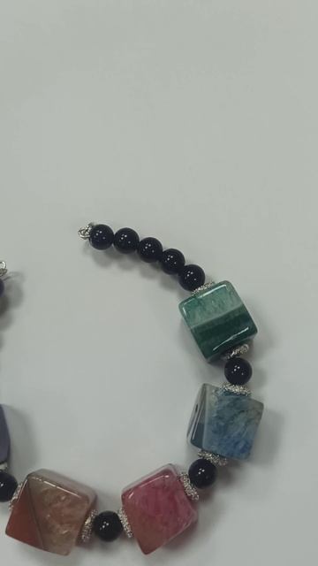 браслет из тонированного и черного агата смотреть онлайн