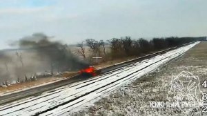 Уничтожение танка ВСУ операторами БПЛА группировки "Юг",  недалеко от населенного пункта Улаклы…