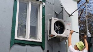 Очистка внешнего блока кондиционера.