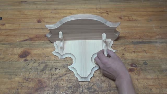 Полка деревянная настенная . / Homemade wooden shelf.