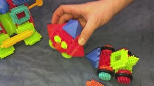 Борьба с боссом квадратычем за машинку. Игольчатый конструктор. Машинки. Игры с ребенком 12-02-2025