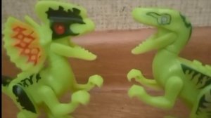 Дилафозавр против велоцираптора! Битва!