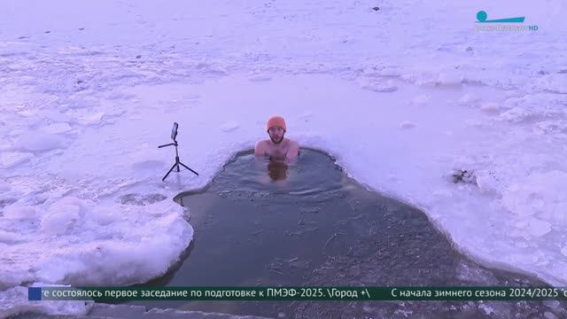 Петербуржец Илья Плюснин более 100 дней окунается в ледяную воду Невы