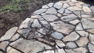 Уютная площадка из камня своими руками без бетона