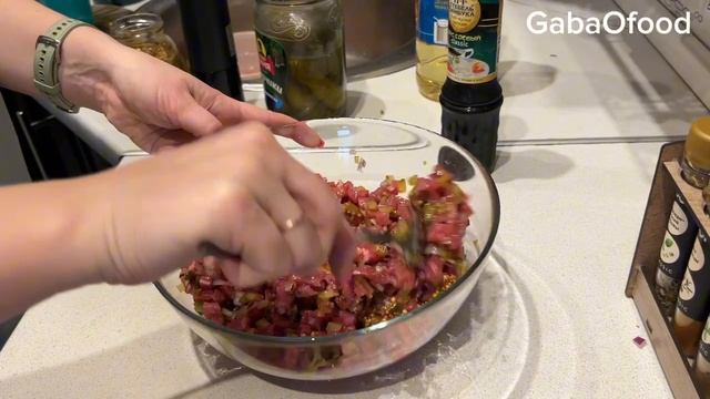 Брутальный тар-тар из говядины.