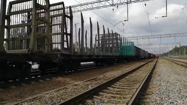 Электровоз ВЛ11М-395 с грузовым поездом, воинским эшелоном и мотовозом АДМ-497 вцепленным в конце. смотреть онлайн