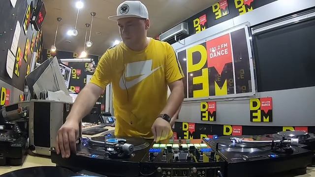 Bassland Show @ DFM (23.06.2021) - Special guest DJ Erik (Retro Drum&Bass Scratch Performance) смотреть онлайн