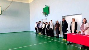 23 февр.поют гимн