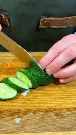 40 Курица с овощами в соевыми соусами.