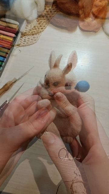 Немного процессика вам, очередного зайчишки 🐰
#сухоеваляние #валяниешерсти #ручнаяработа #зайчик