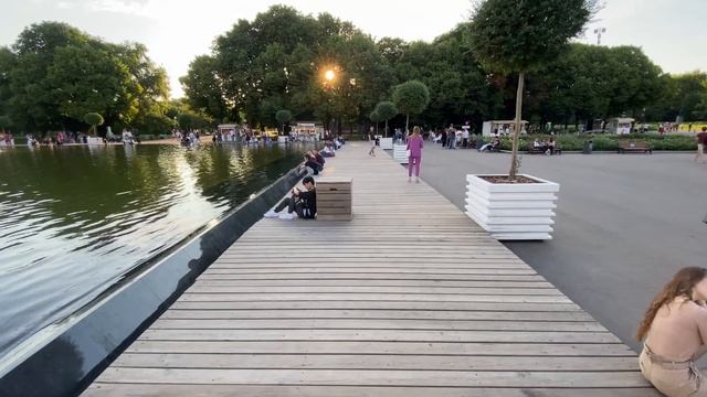 Прогулки по улицам Москвы. Парк Горького. Воскресная прогулка на закате