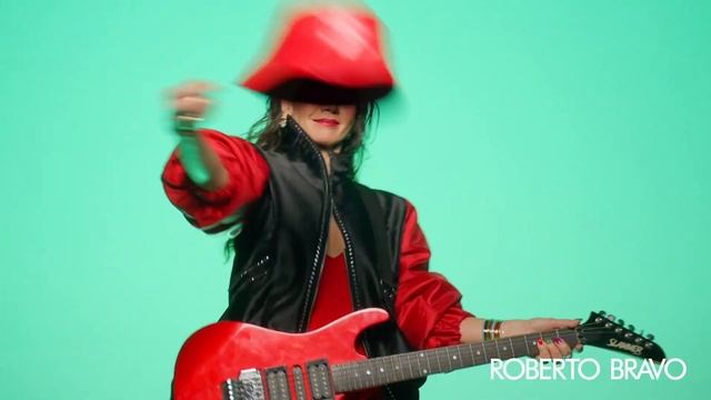 Roberto Bravo: CHICKY! смотреть онлайн