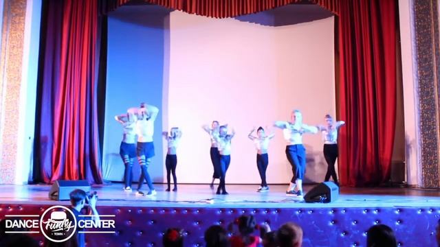 Waacking Beginners | Funky Town Dance Center | 2015 Concert смотреть онлайн