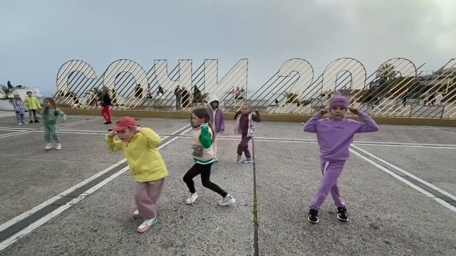 Сочи Уличное выступление. Хип-хоп балет эстрадный танец современная хореография танцевальный конкур смотреть онлайн