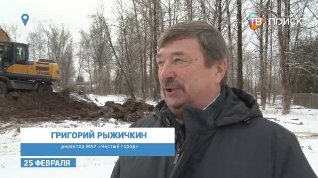 Из городка Клин-9 вывозят демонтированные трубы надземной теплотрассы