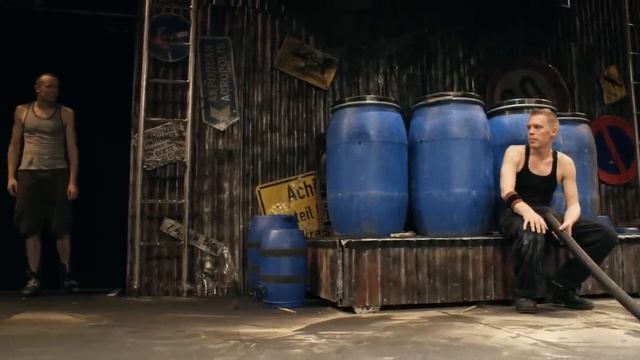 STOMP! Игра на щётках и резиновых труб смотреть онлайн