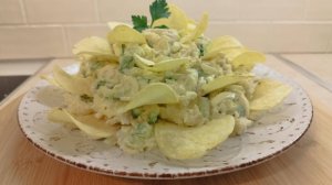 Салат с кальмарами и чипсами: Праздничный хит на вашем столе!