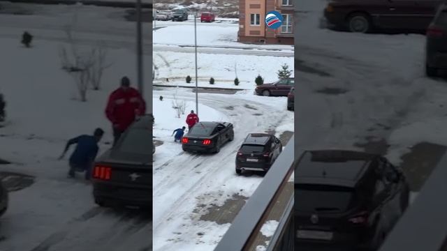 Счастливая улица: пьяный лихач на Mustang разбил 11 авто в Калининградской области #shorts