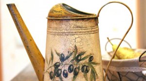 Декупаж с кракелюром. лейка  "оливки Тосканы". Михайловская Людмила