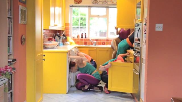 Mademoiselle Ginger and The Waack Paack "I Ain't Your Mama" Waacking Dance Video смотреть онлайн