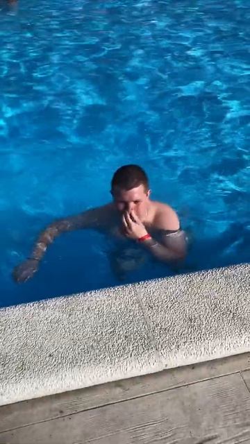 Геленджик. Приветливый берег. Бассейн. смотреть онлайн