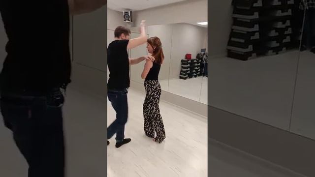 связка фигуры под счет красивая сальса Лос-Анджелес! смотреть онлайн