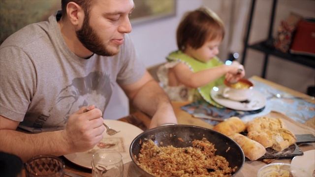 Семейный ролик о важном,  как проводить время с семьей смотреть онлайн