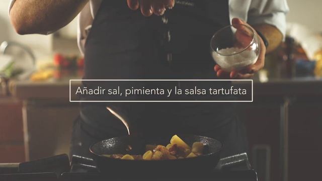 Rigatonis salteados con tartufata con panceta de cerdo y yema de huevo смотреть онлайн