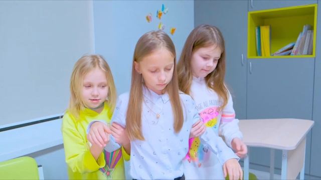 Margarita SE convirtio en el LUNÁTICО en la Escuela