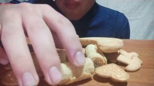 Асмр для сна звуки рта хрустящие печенья / Asmr for sleep, mouth sounds, crispy cookies