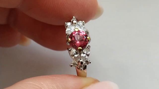 Бижутерия. Кольцо с бразильским Pink Mystic топазом 6.0мм и фианитами, день