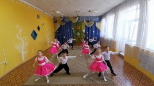 Коллектив "Веснушки" танец "Кадриль" МБДОУ города Иркутска детский сад №2