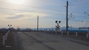 Railway Crossing. Russian long-distance passenger train/ Железнодорожный переезд. Пассажирский поез