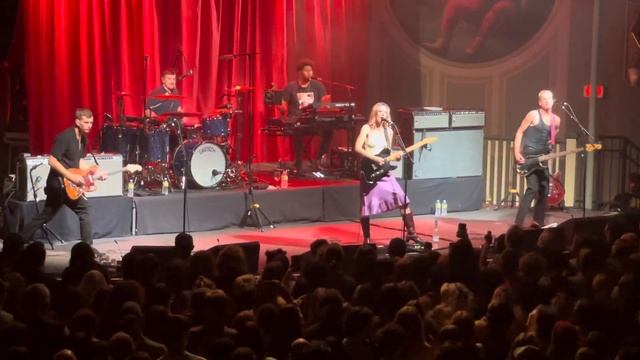 Wolf Alice Bros Portland Crystal Ballroom 10-15-22 смотреть онлайн