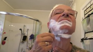 Бритьё опасной бритвой Geo. Wostenholm & son's frame back straight razor shaving