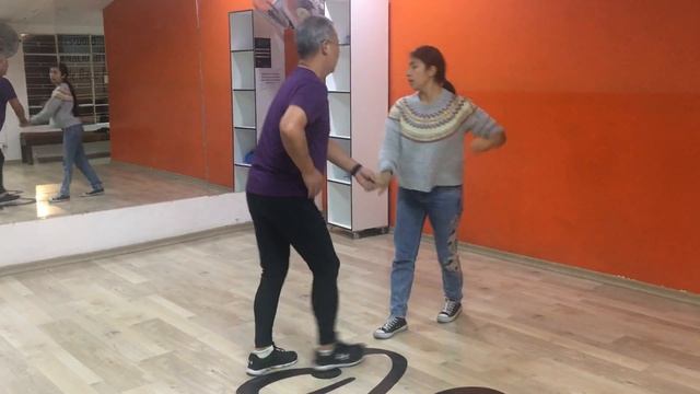 Clase de Salsa con Kalimba en ENB 20191021Practica #01 смотреть онлайн