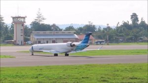 Garuda Indonesia Bombardier CRJ1000 Landing di Bandara Rendani Kota Manokwari Papua Barat
