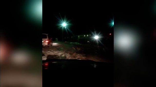 Машинисты поезда применили экстренное торможение в Холмском районе смотреть онлайн